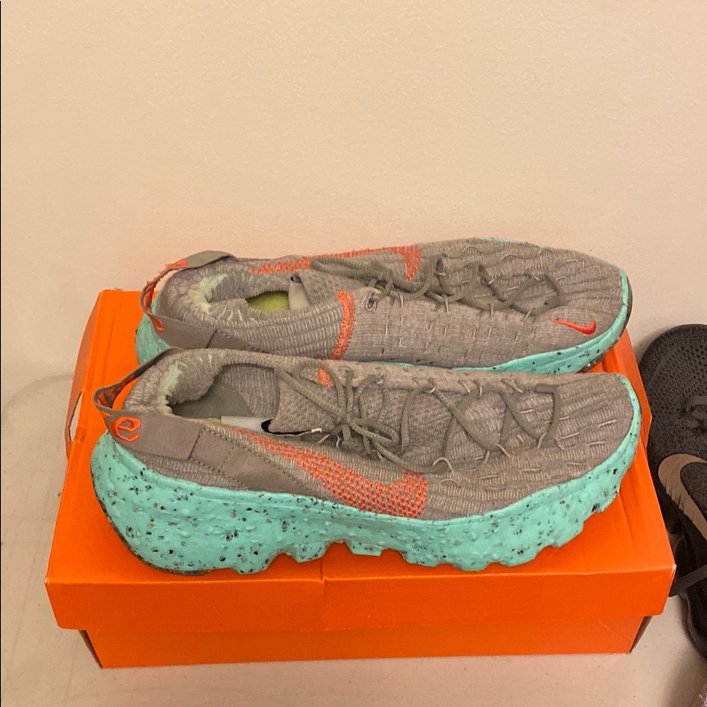 Nike Men’s Gray and Teal Sneakers